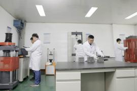 檢測公司科研人員